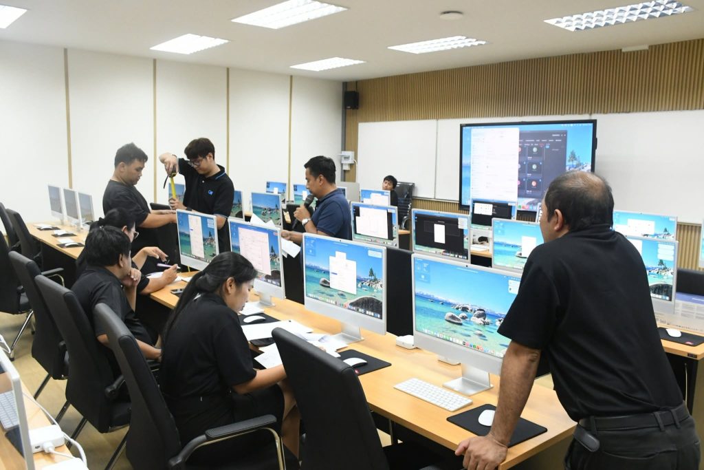 ห้องเรียนปฏิบัติการพัฒนานวัตกรรมด้วย Application บนระบบปฏิบัติการ macOS และ VR (Virtual Reality Classroom)”