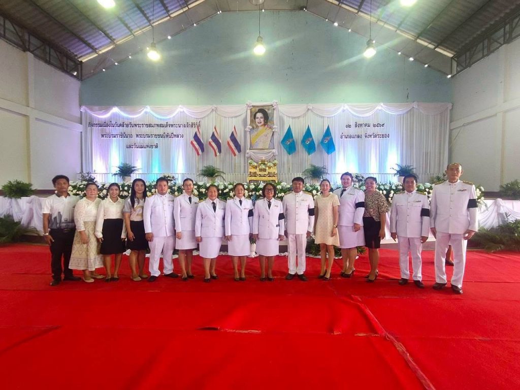 พิธีสวดพระพุทธมนต์และทำบุญตักบาตรถวายพระราชกุศลฯ