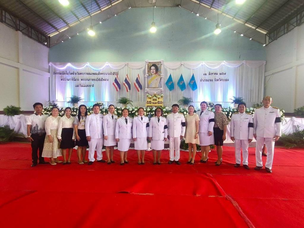 พิธีสวดพระพุทธมนต์และทำบุญตักบาตรถวายพระราชกุศลฯ