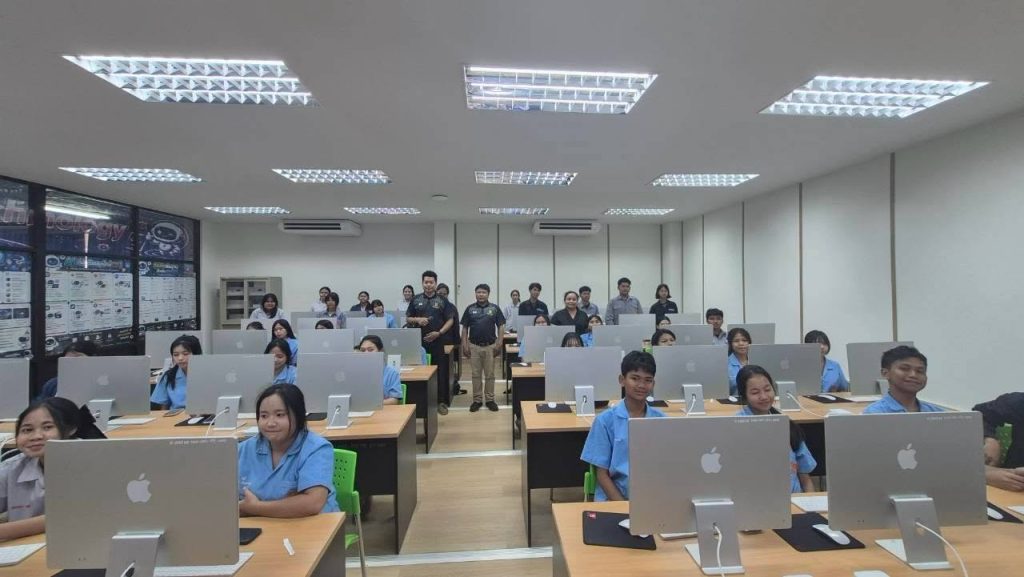 โครงการยกระดับและพัฒนาขีดความสามารถด้านภาษาและทักษะดิจิทัลฯ