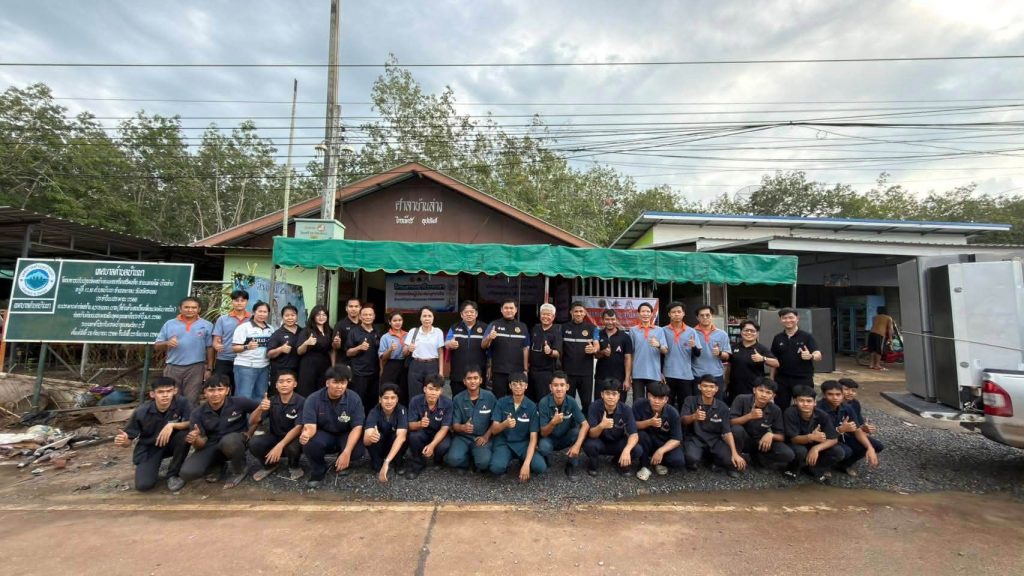 Fixit จิตอาสา ซ่อมสร้างเพื่อชุมชน ช่วยเหลือผู้ประสบอุทกภัย อำเภอแกลง อำเภอเขาชะเมา และอำเภอวังจันทร์ จังหวัดระยอง | วันที่ 8